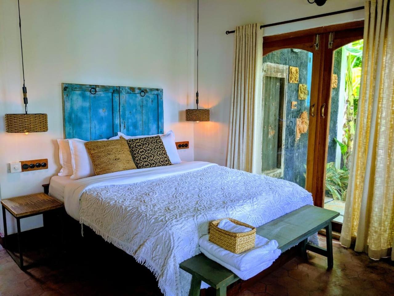 Sunsets And Palm Trees Bed & Breakfast Alappuzha Bagian luar foto