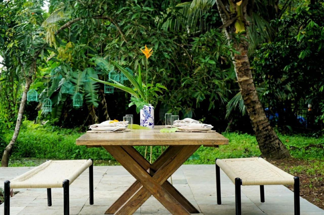 Sunsets And Palm Trees Bed & Breakfast Alappuzha Bagian luar foto