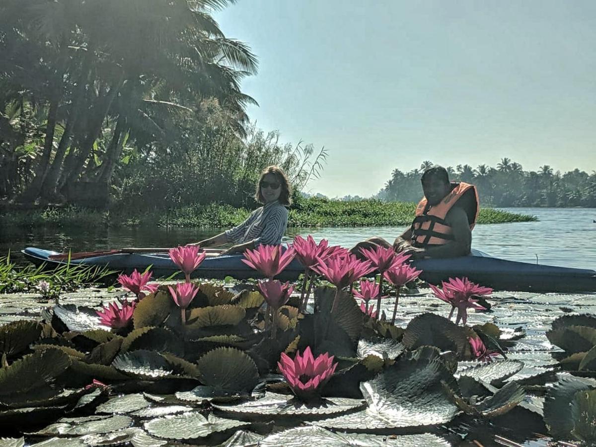 Sunsets And Palm Trees Bed & Breakfast Alappuzha Bagian luar foto