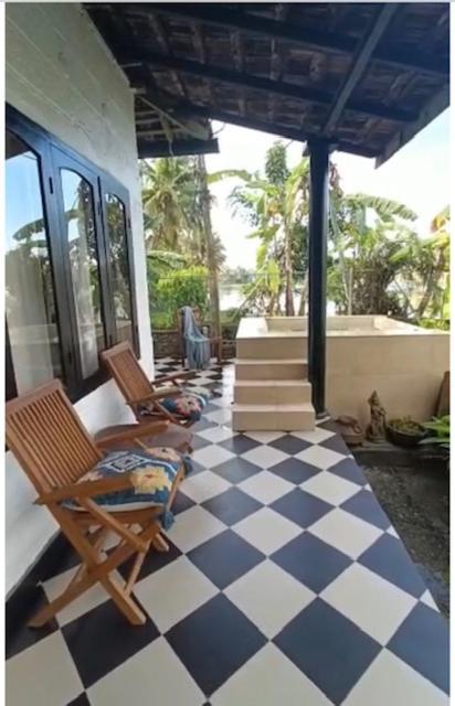 Sunsets And Palm Trees Bed & Breakfast Alappuzha Bagian luar foto