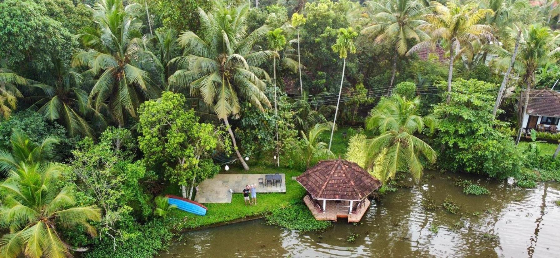 Sunsets And Palm Trees Bed & Breakfast Alappuzha Bagian luar foto