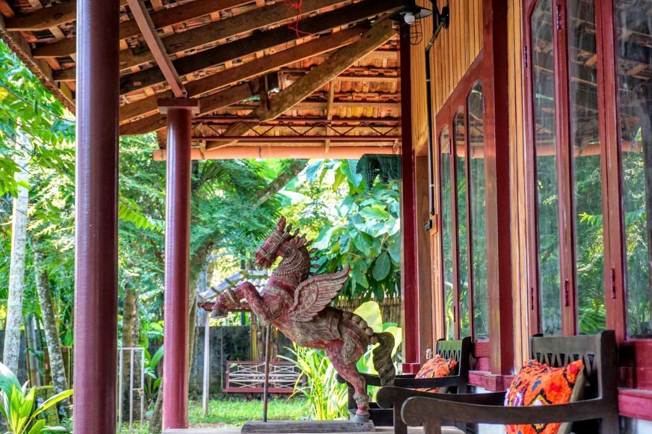 Sunsets And Palm Trees Bed & Breakfast Alappuzha Bagian luar foto