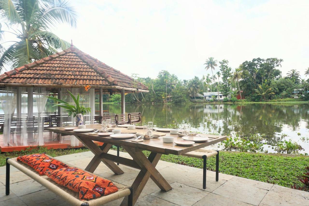 Sunsets And Palm Trees Bed & Breakfast Alappuzha Bagian luar foto